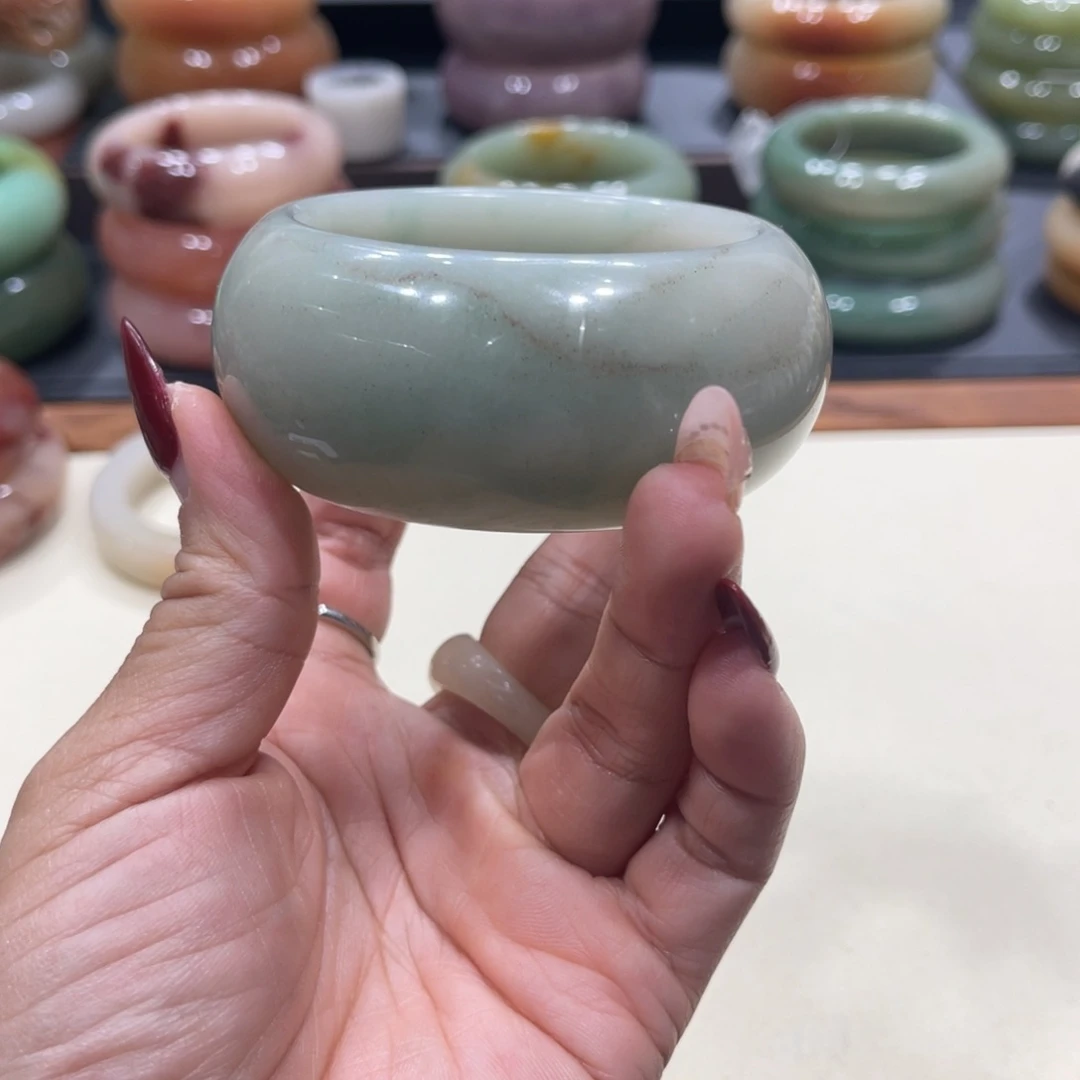 未镶嵌手镯石英岩玉