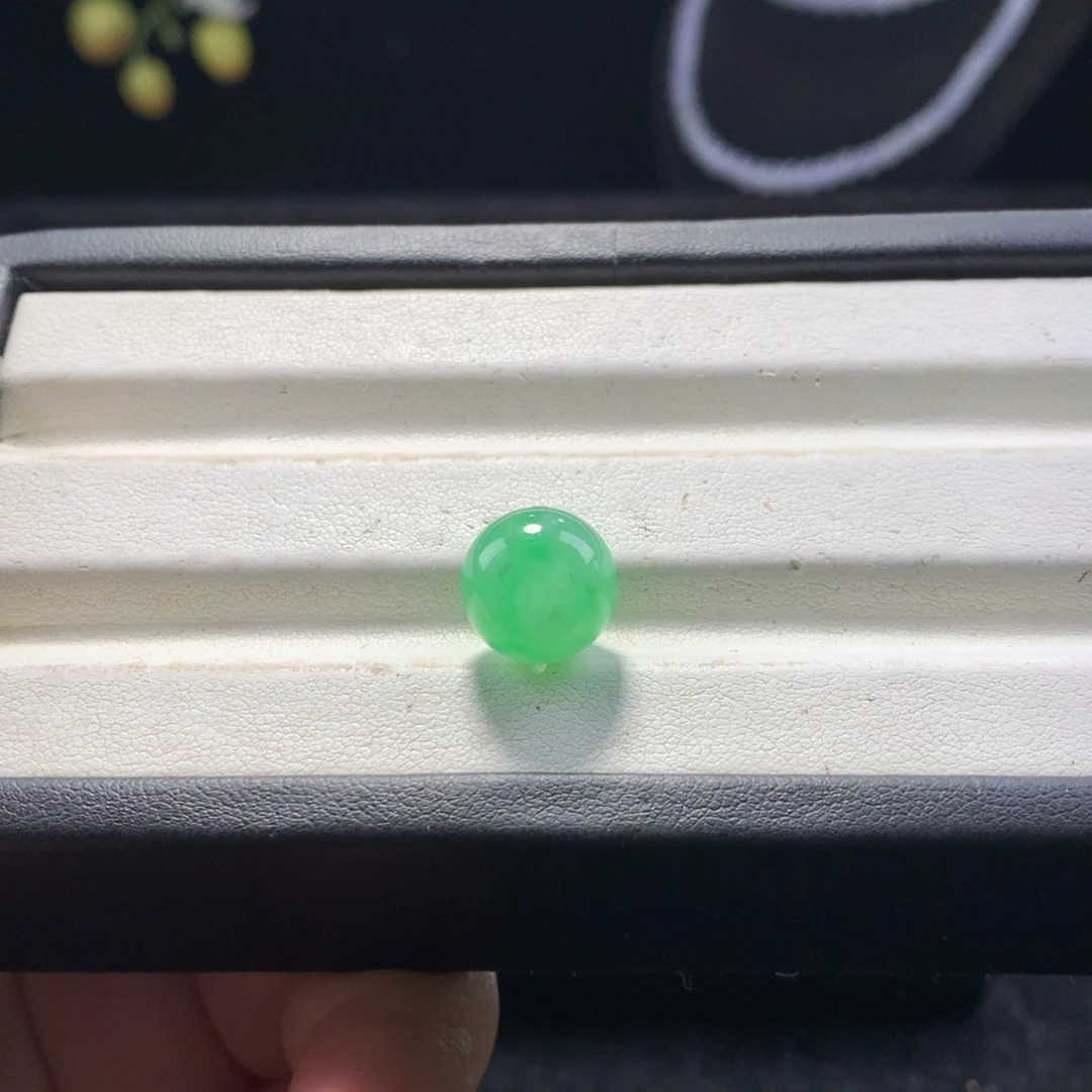 翡翠未镶嵌手串卡12亮阳绿