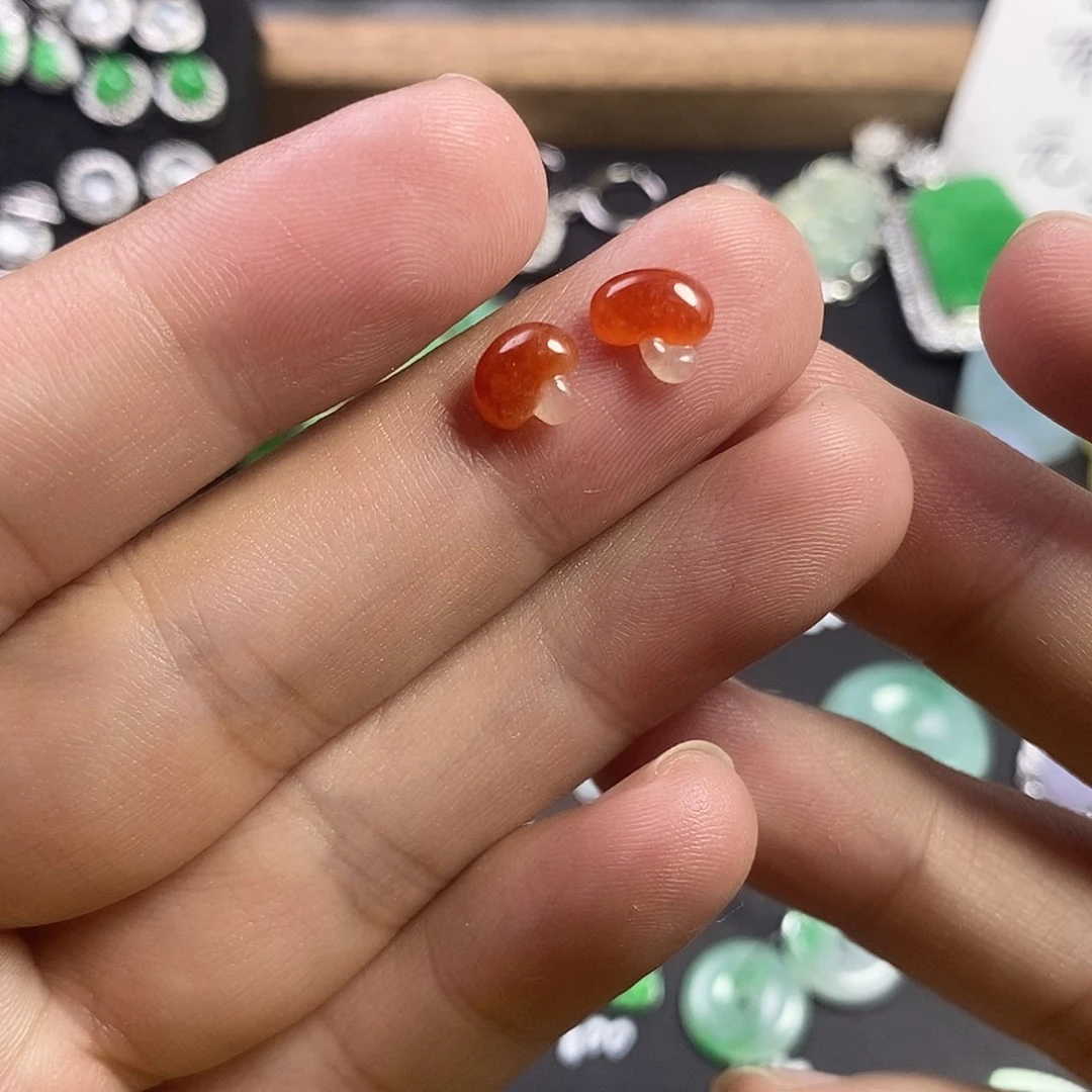 翡翠未镶嵌颈饰蘑菇