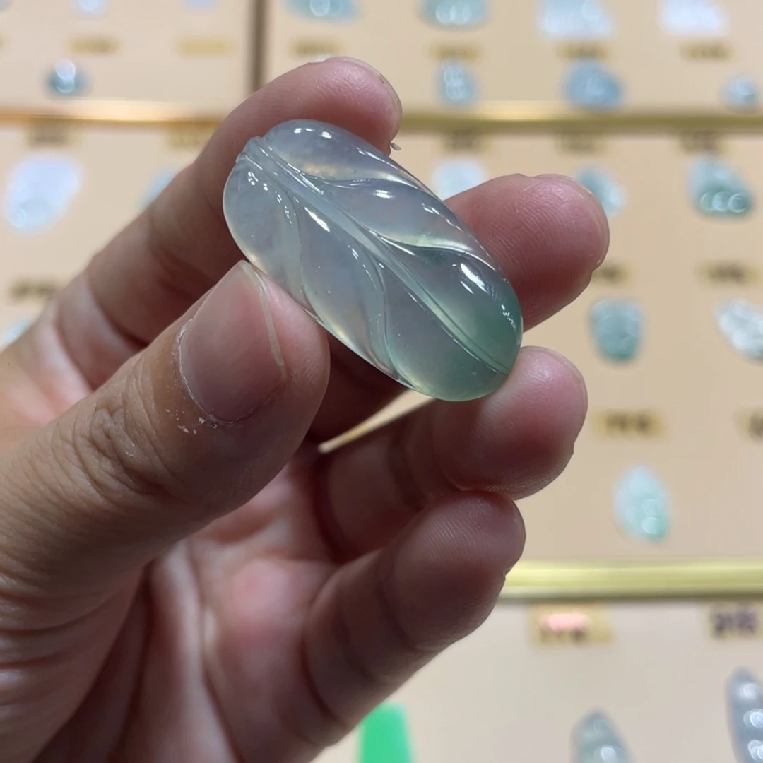 颈饰未镶嵌翡翠叶子