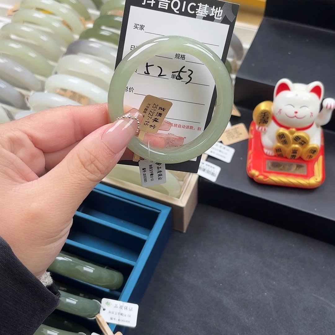 和田玉未镶嵌手镯