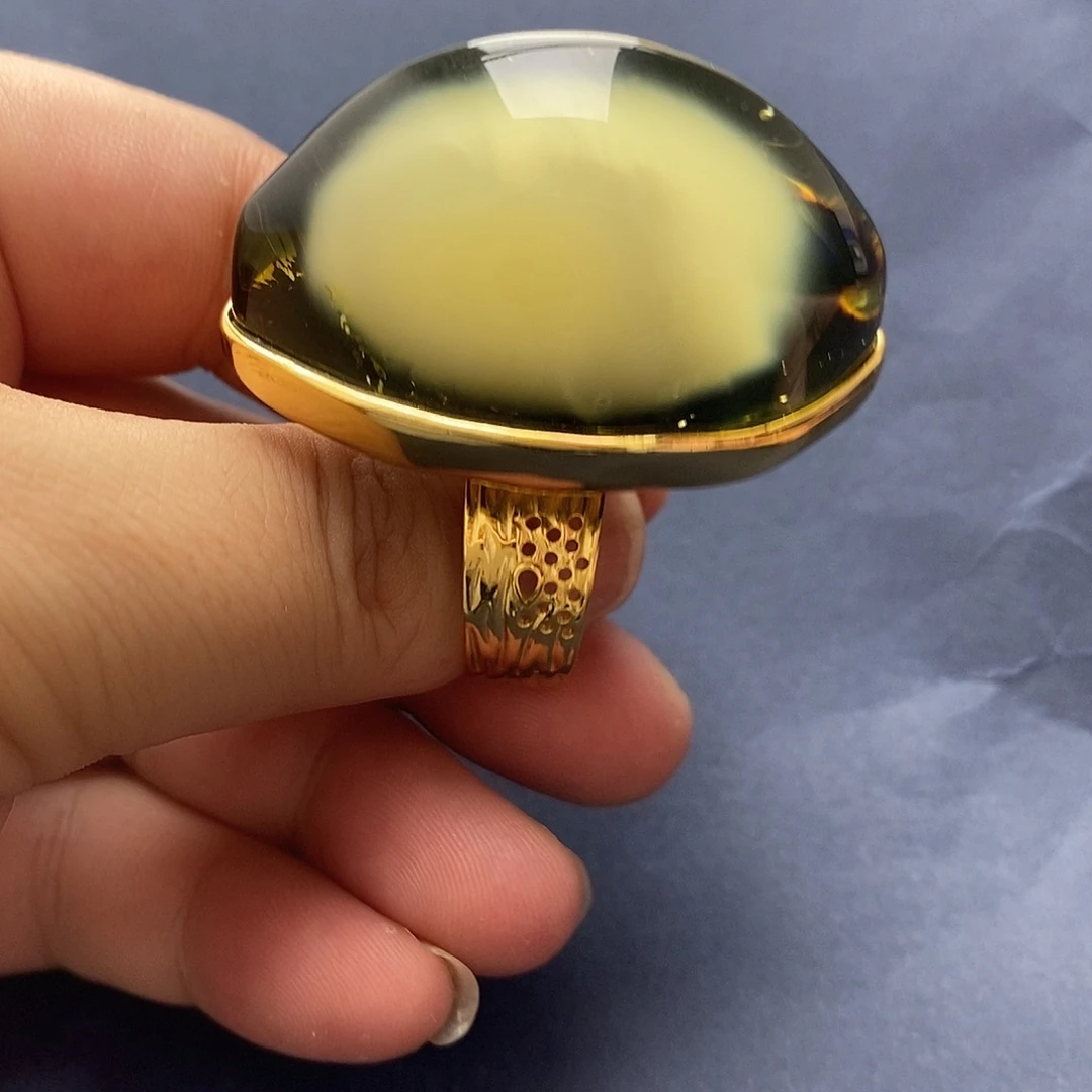 裸石琥珀未镶嵌戒指