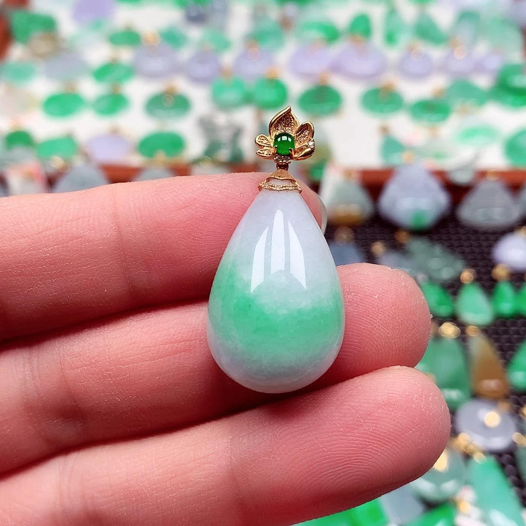 翡翠18K金镶嵌颈饰