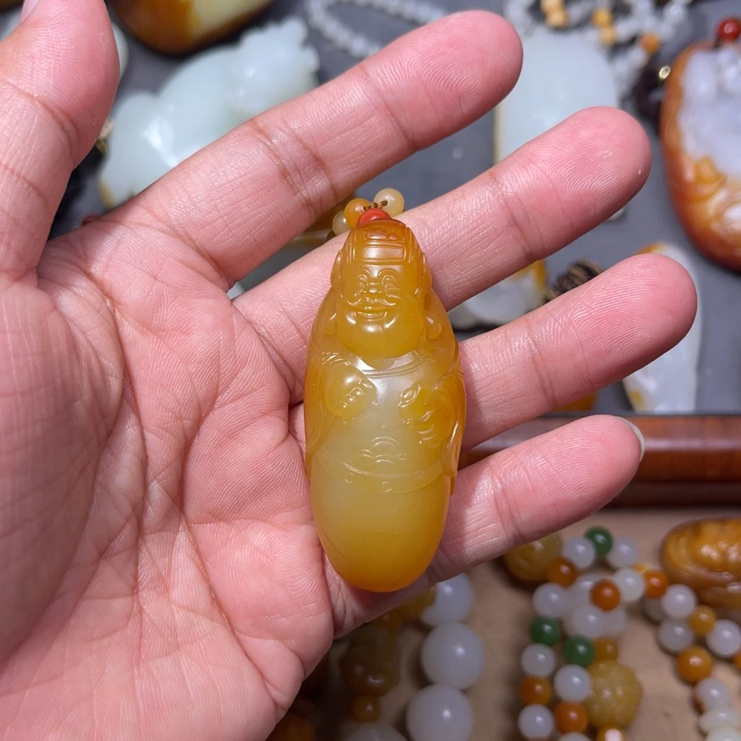 浩***.和田玉未镶嵌颈饰