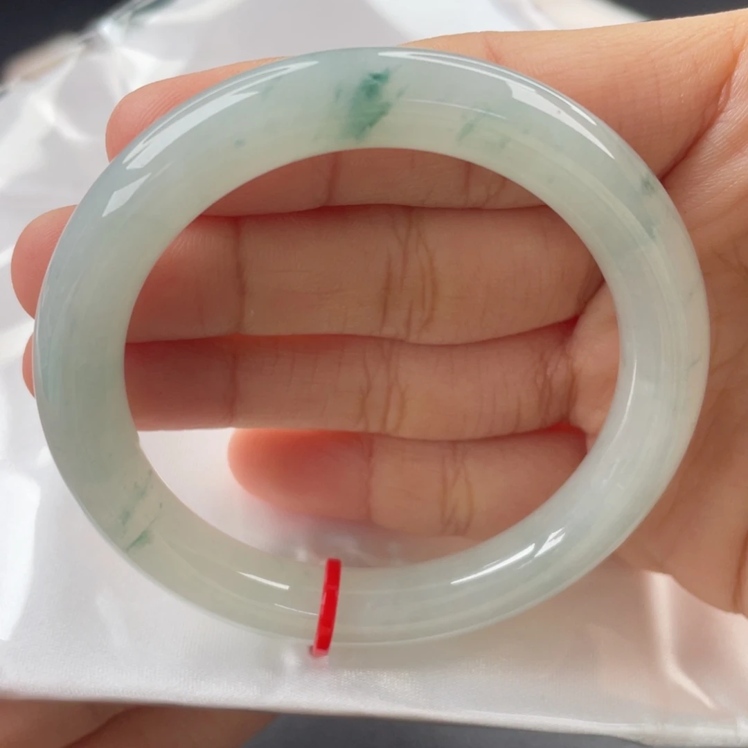 翡翠手镯（圆镯）未镶嵌53圈