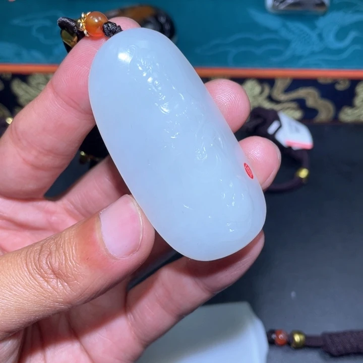 伟***粥和田玉未镶嵌颈饰