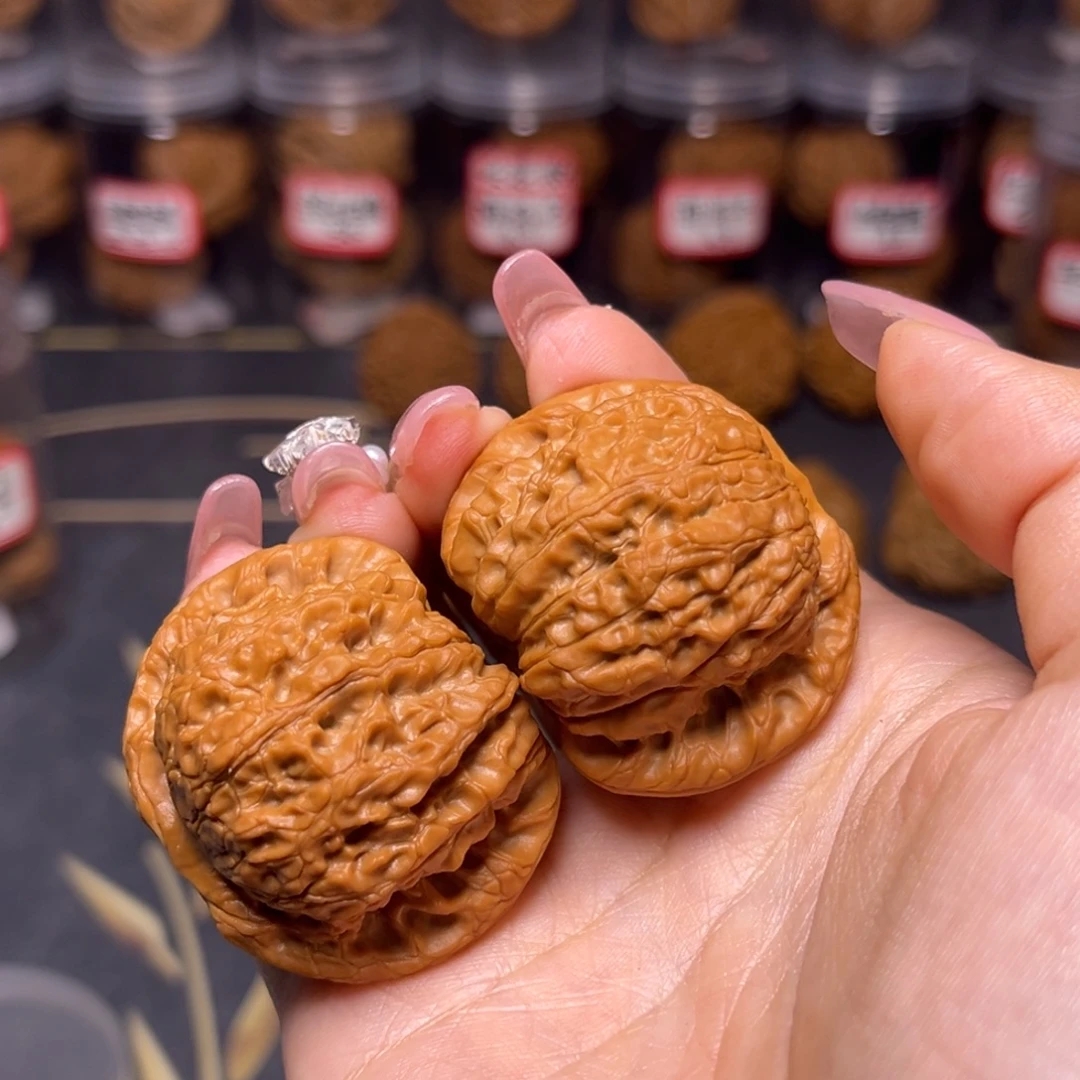 文玩核桃吊坠血麒麟42