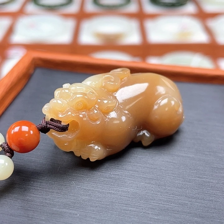 颈饰未镶嵌和田玉（糖玉）金山糖