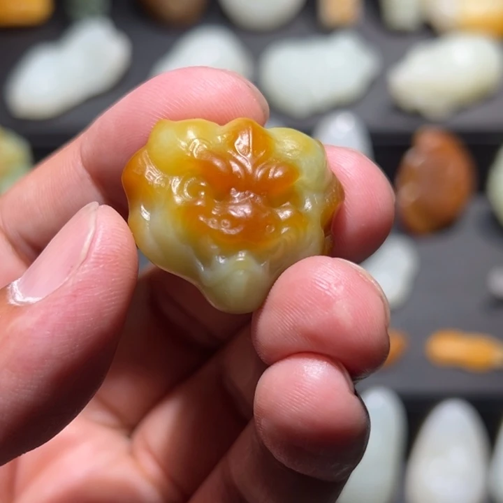 蓝***天和田玉未镶嵌颈饰