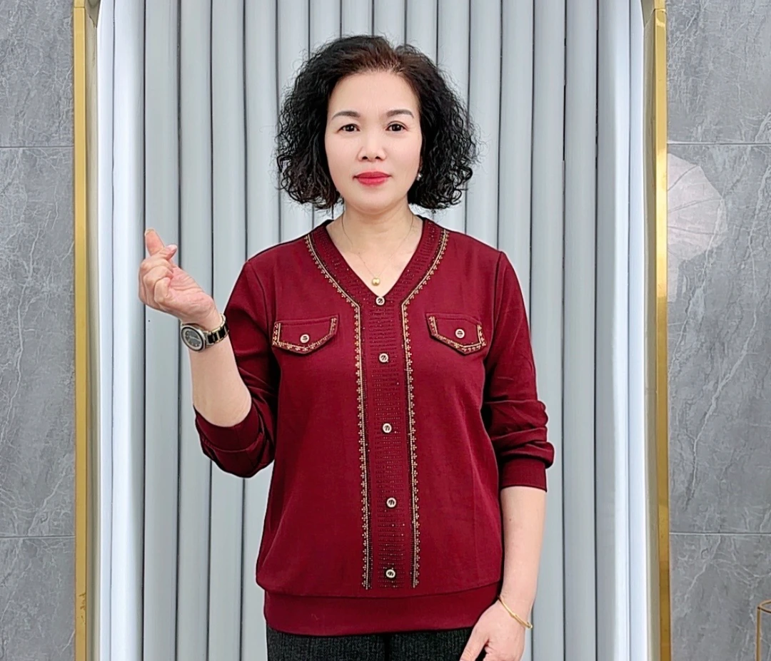 2025洋气烫钻V领长袖上衣女春季新款中年妈妈装气质宽松显瘦小衫
