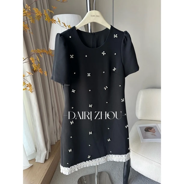 DAIRI  ZHOU▪️内心徘徊   圆领赫本风钉珠连衣裙收腰下摆压褶短袖