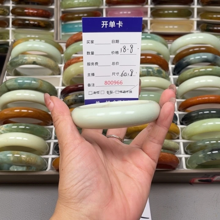 新***姐未镶嵌蛇纹石玉手镯