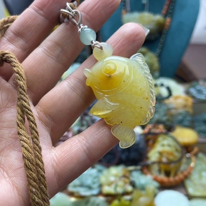 蛇纹石玉未镶嵌颈饰