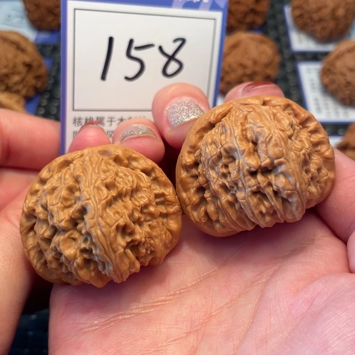 桃核把件40白狮子158。。。