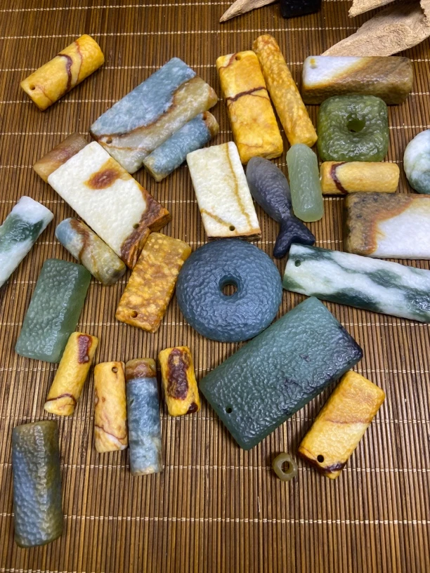 纯天然岫玉手工锤纹雕刻挂件发货以直播间为准