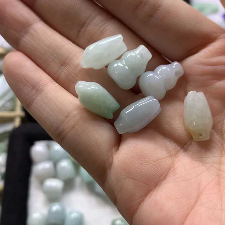 翡翠未镶嵌颈饰缅甸A货翡翠