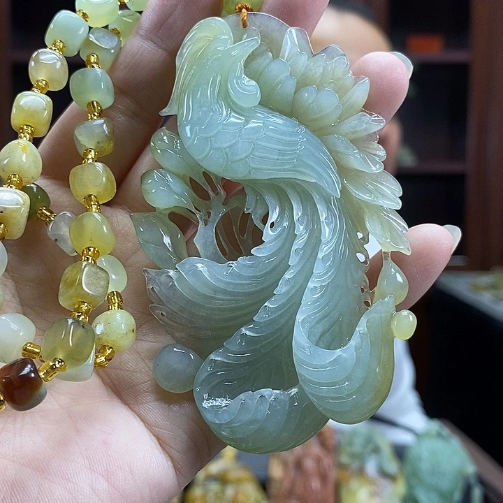 蛇纹石玉未镶嵌颈饰