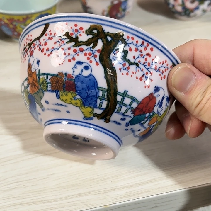 瓷片/////直径12.5厘米。红。