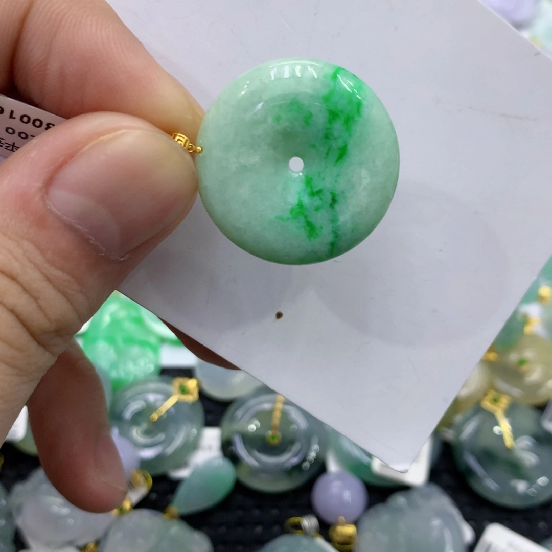 翡翠18K金镶嵌颈饰翡翠