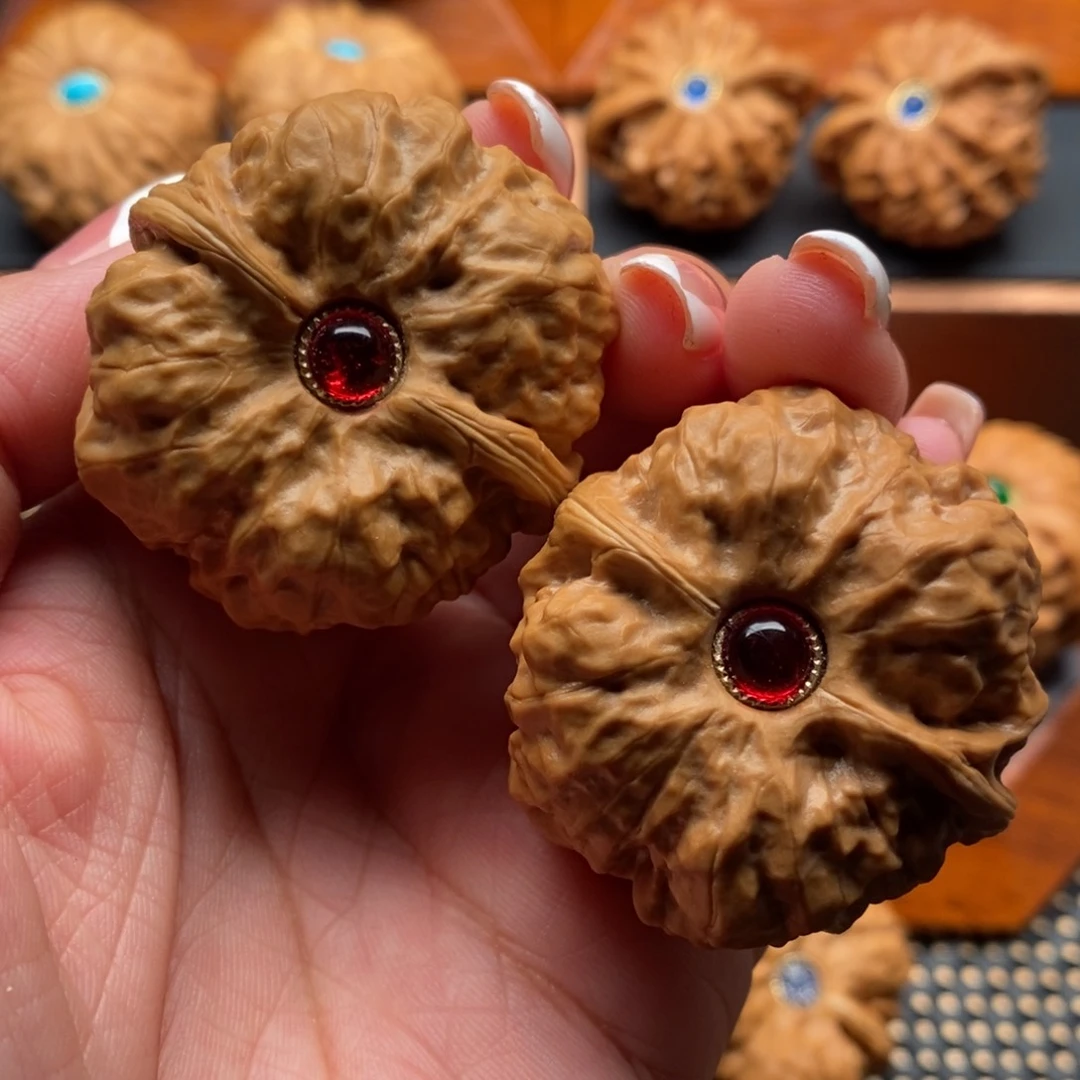 文玩核桃把件小**哥哇哇