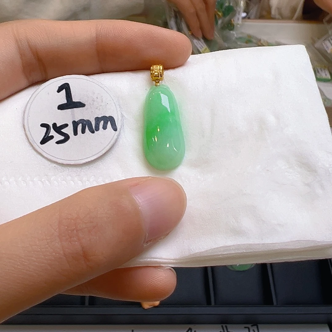 翡翠颈饰18K金镶嵌翡翠