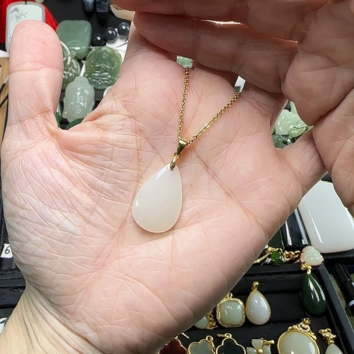 一***1和田玉银S925镶嵌颈饰