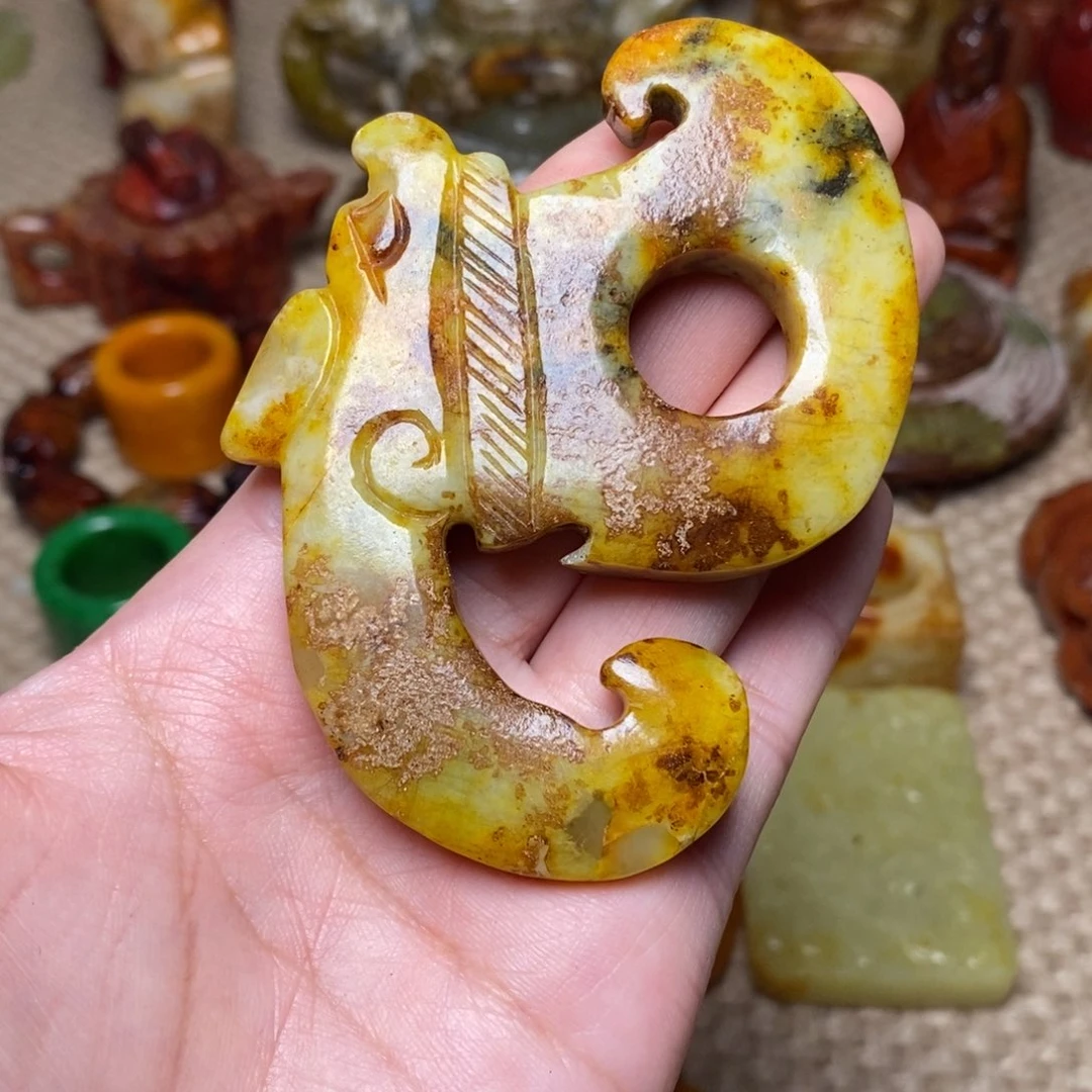 蛇纹石玉未镶嵌颈饰