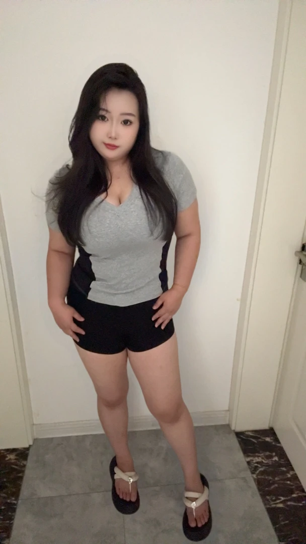 紧身V领百搭常规短袖高腰拼接修身立体装饰T恤纯色