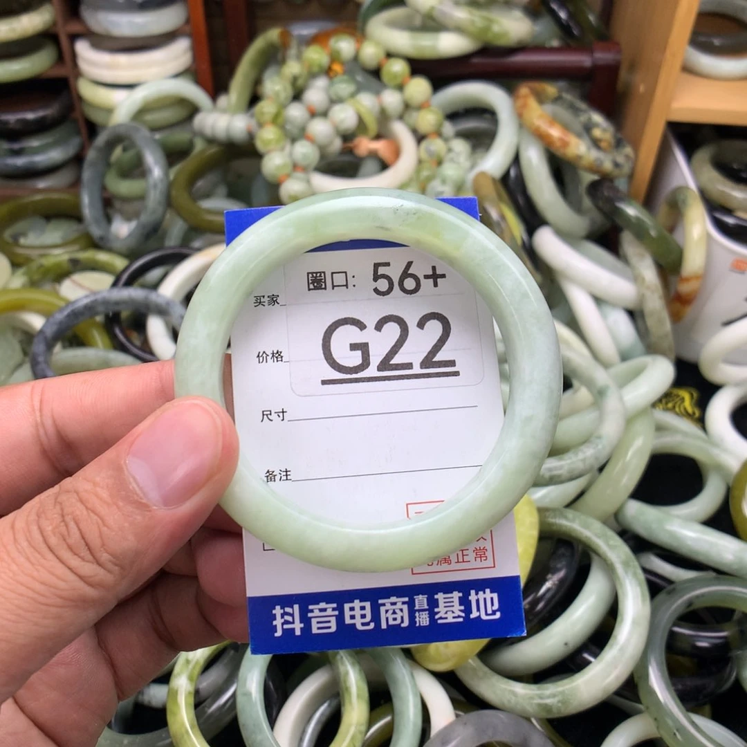 未镶嵌绿泥石云母质玉（岫岩玉）手镯