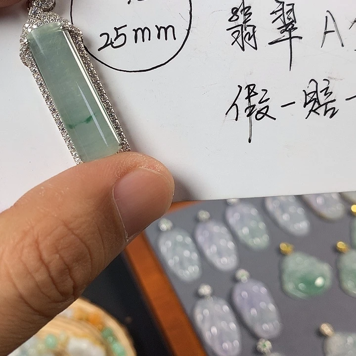 翡翠18K金镶嵌颈饰天然缅甸翡翠A货