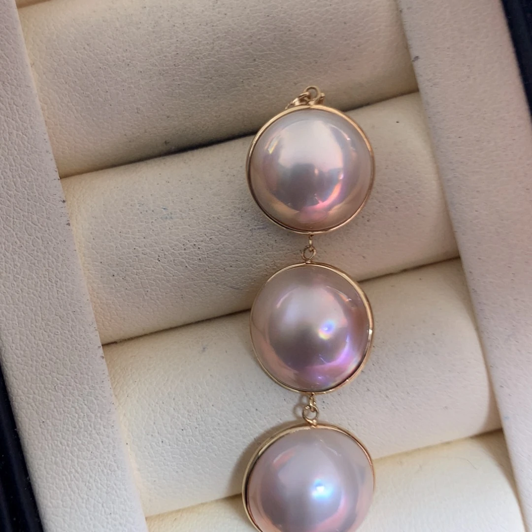 拼合珍珠（马贝珠）颈饰18K金镶嵌