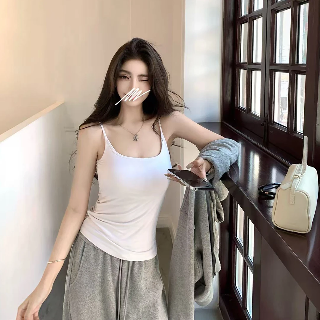 Lilylikes"辣妹氛围"小A穿出漫画胸！显瘦又大方带胸垫吊带背心！