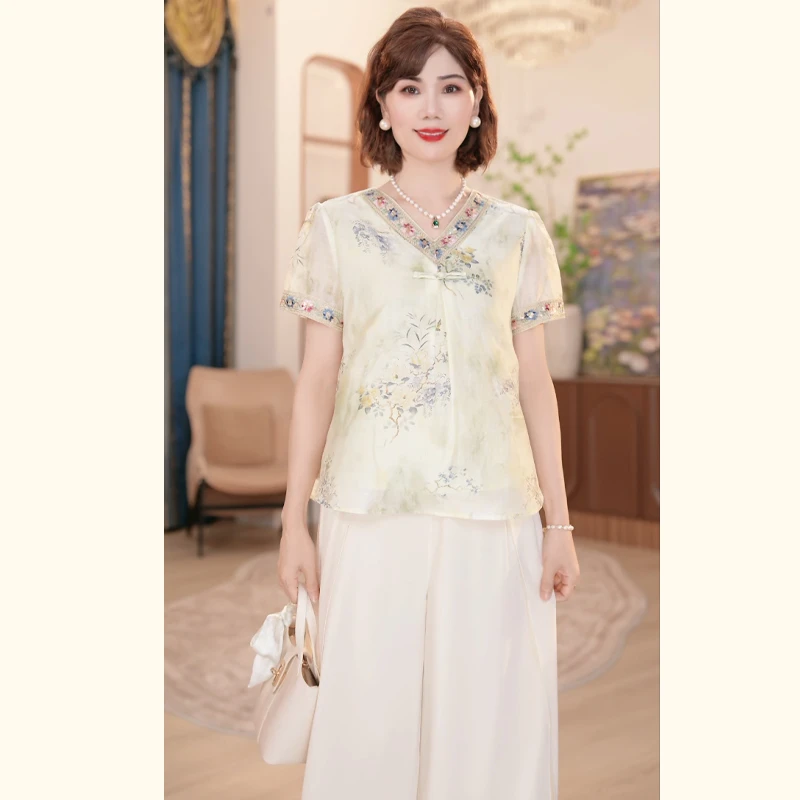 2025新中年妈妈夏季时尚上衣服洋气中老年女装上衣套装