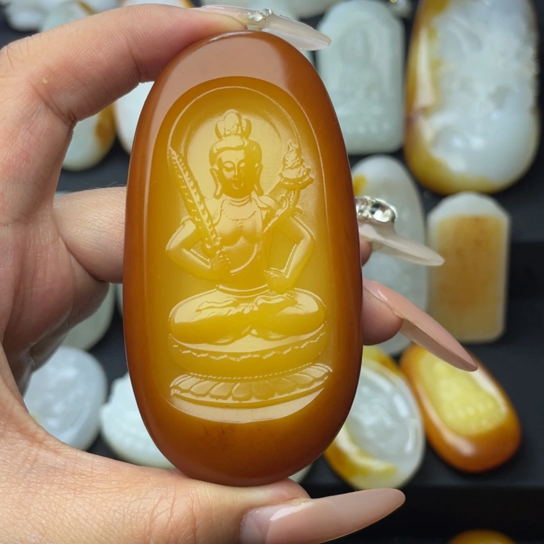 飞***哥未镶嵌和田玉挂件
