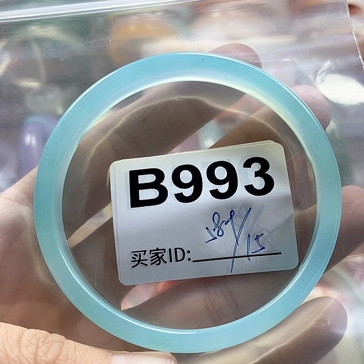 梦***0玛瑙/玉髓未镶嵌手镯