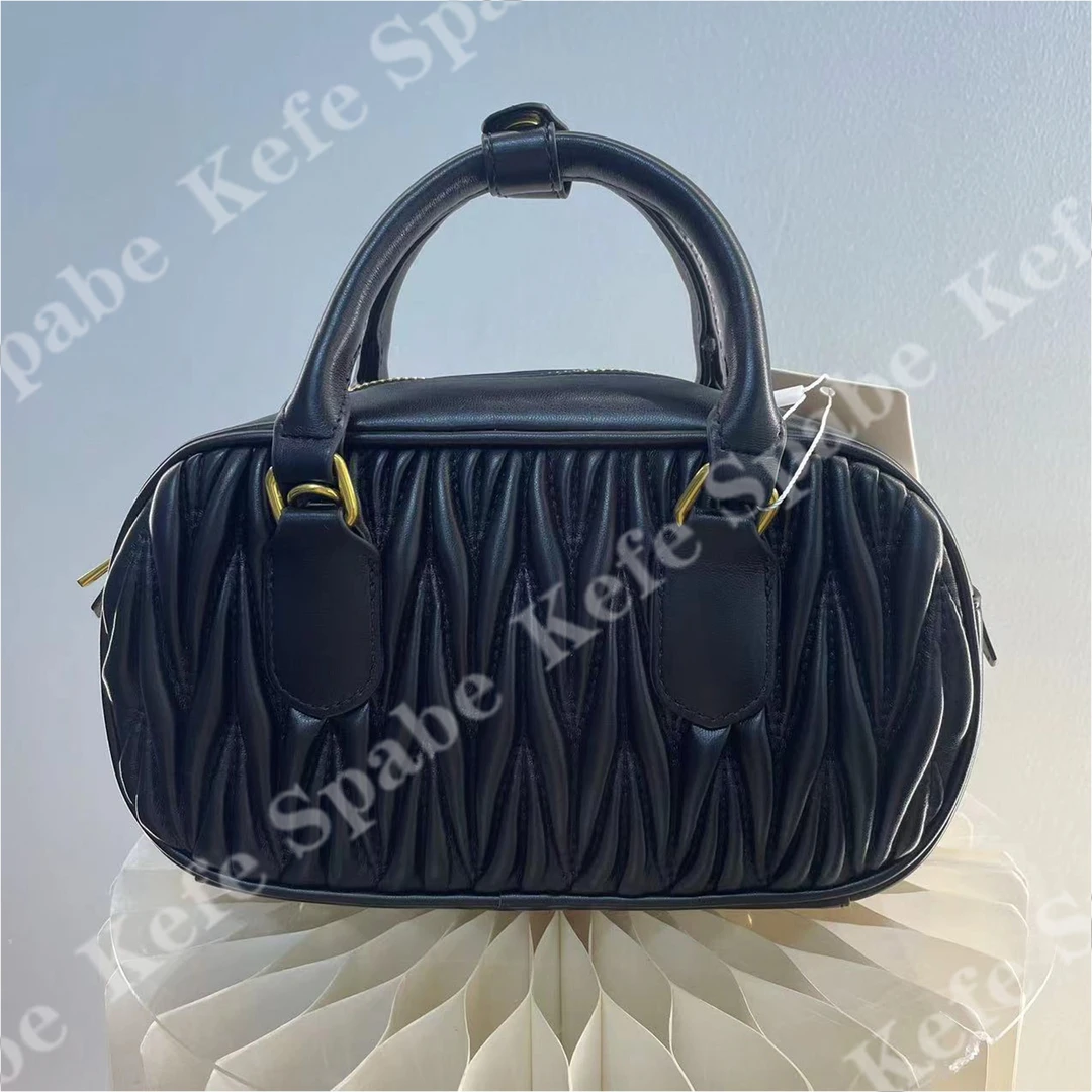 HM04725新款黑色褶皱保龄球手提斜挎包-1