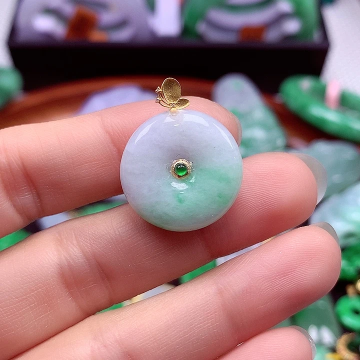 翡翠18K金镶嵌颈饰翡翠