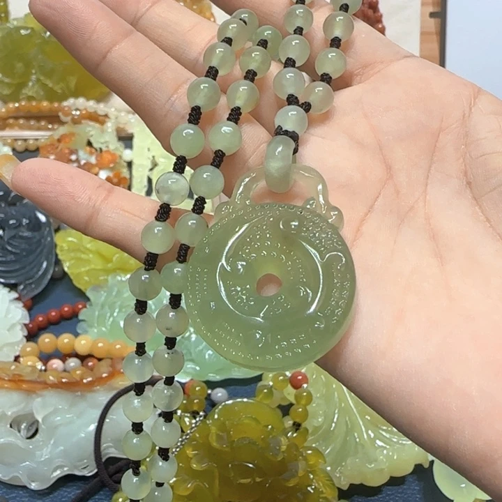 未镶嵌蛇纹石玉吊坠