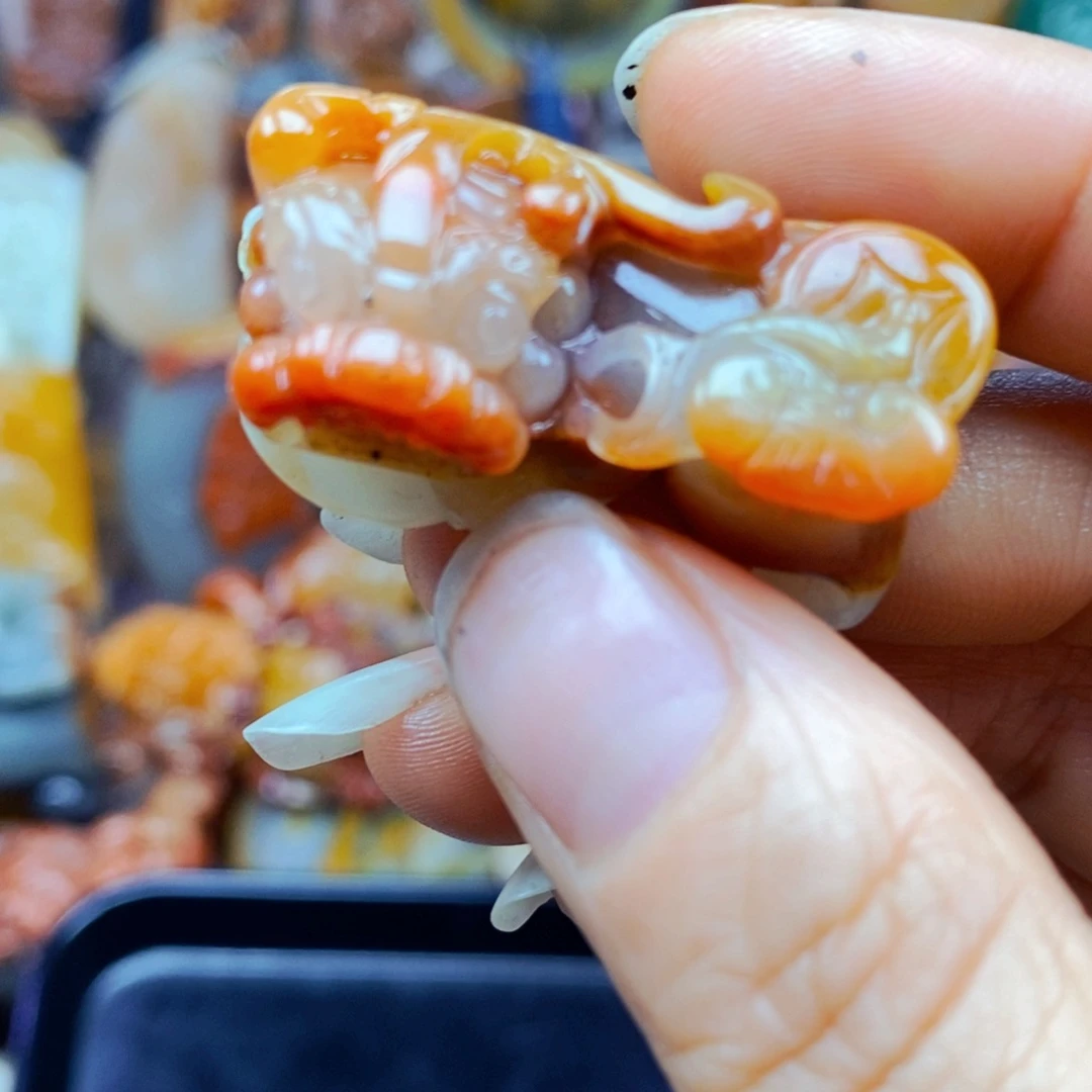 石英质玉（黄龙玉）未镶嵌颈饰