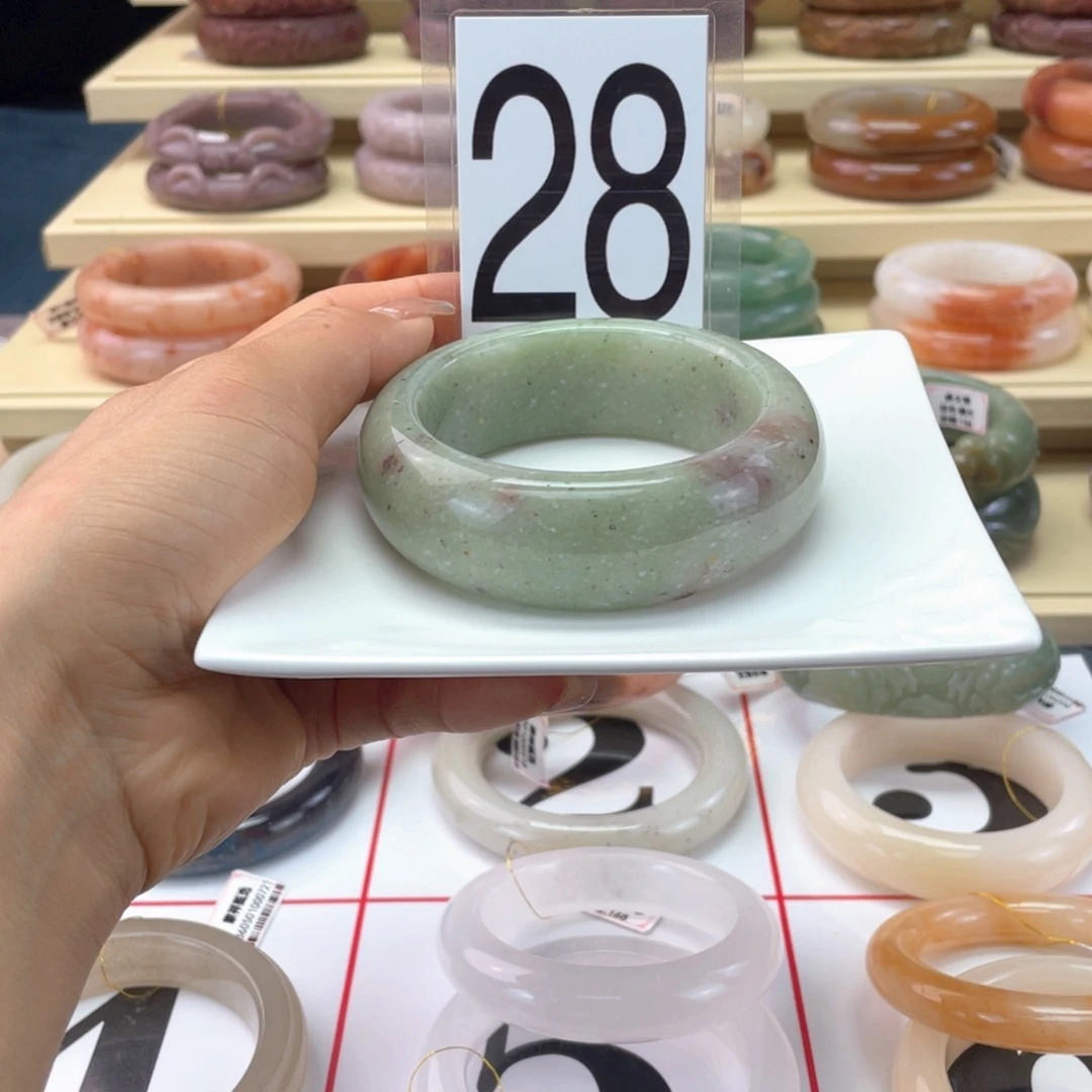 石英岩玉手镯未镶嵌