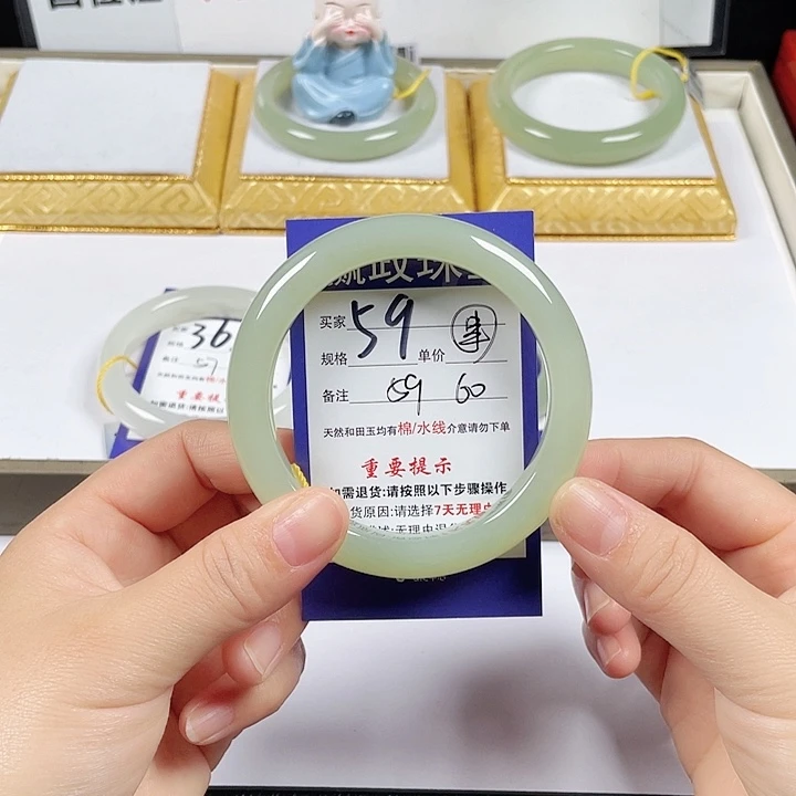 和田玉未镶嵌手镯