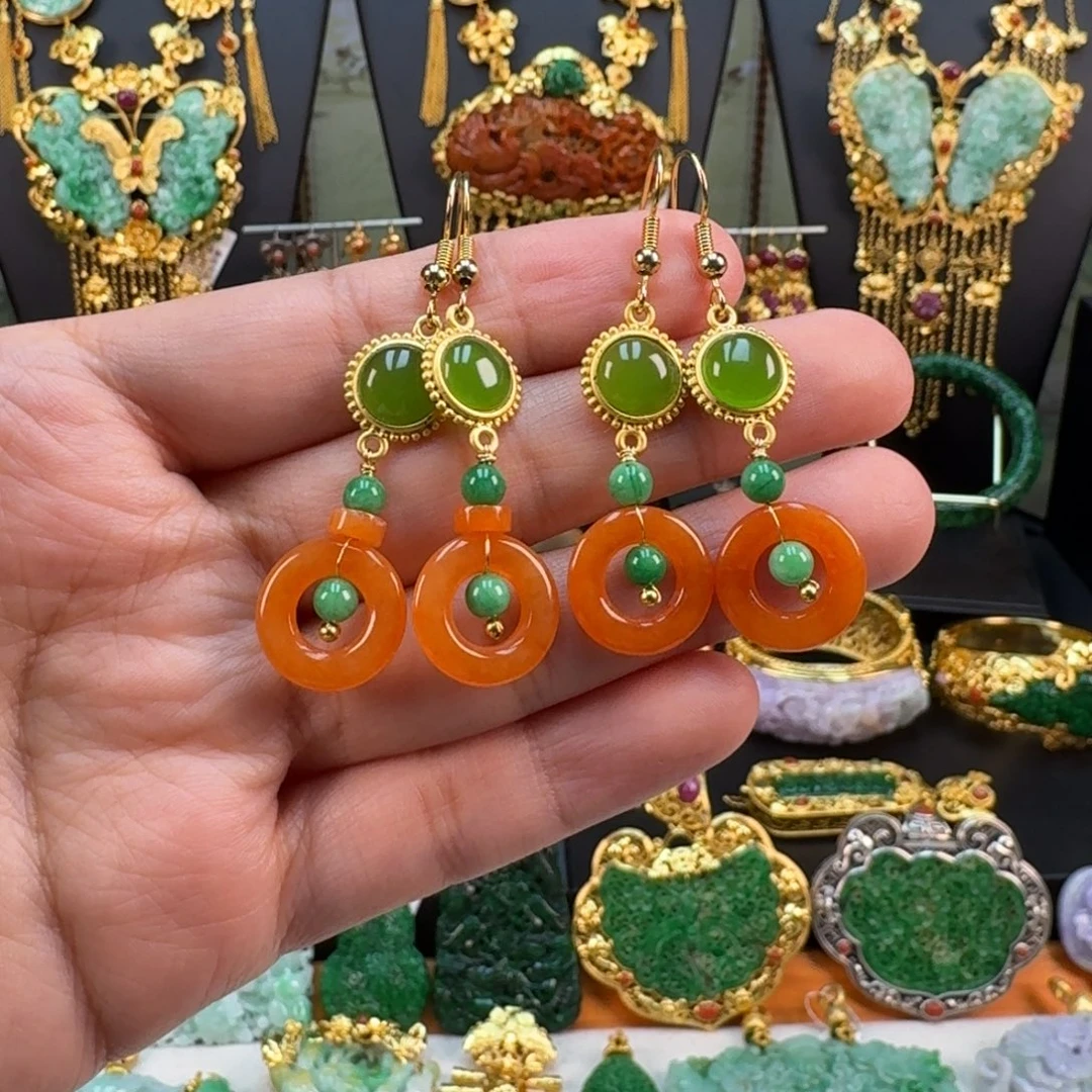 翡翠未镶嵌颈饰炸价 二选一