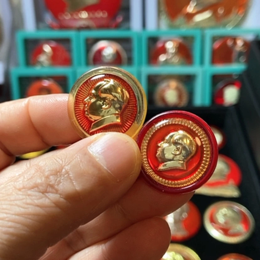 【闪购商品】其他普通金属六七十年代的2枚章