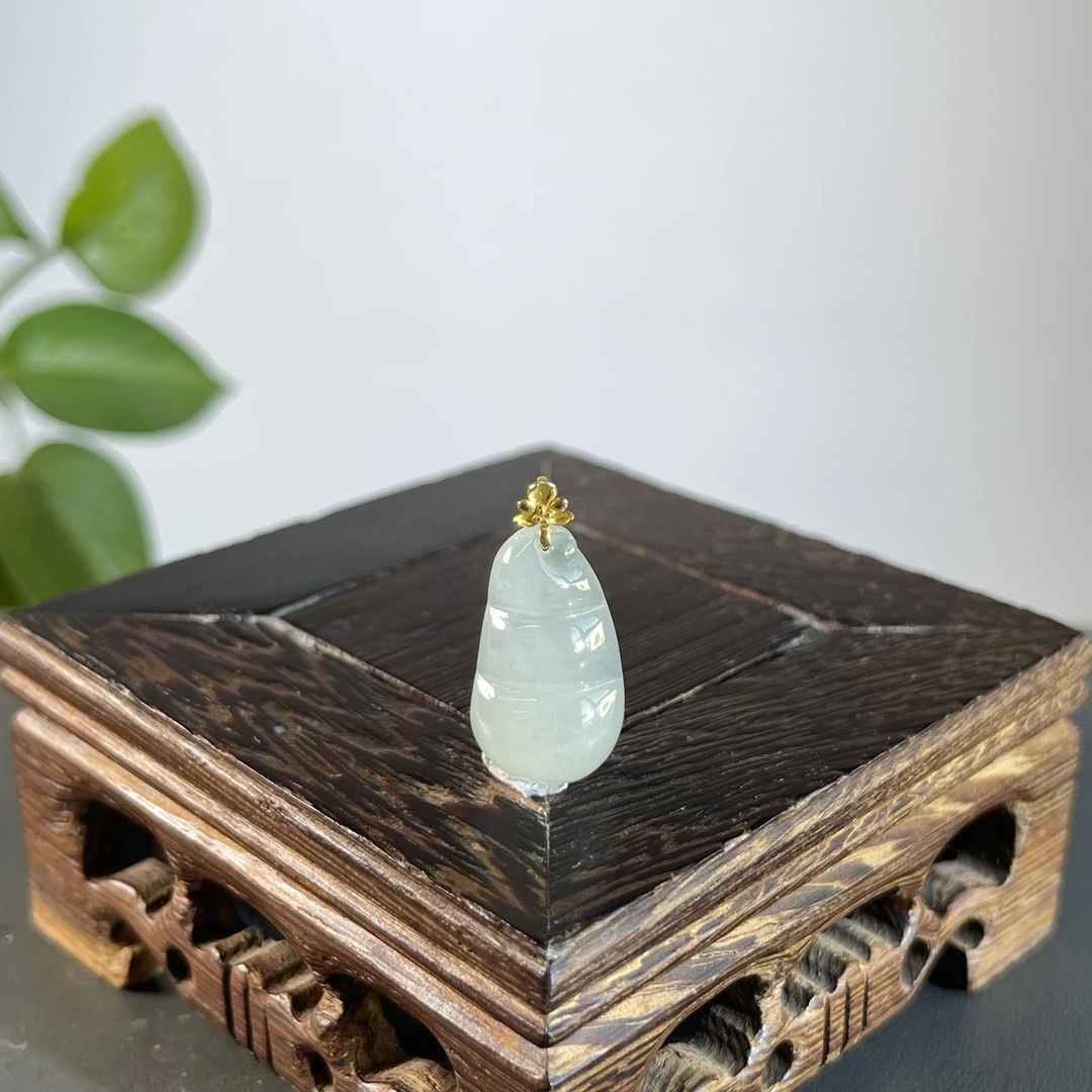 JCW07-27  天然翡翠缅甸A货 18k镶嵌福豆