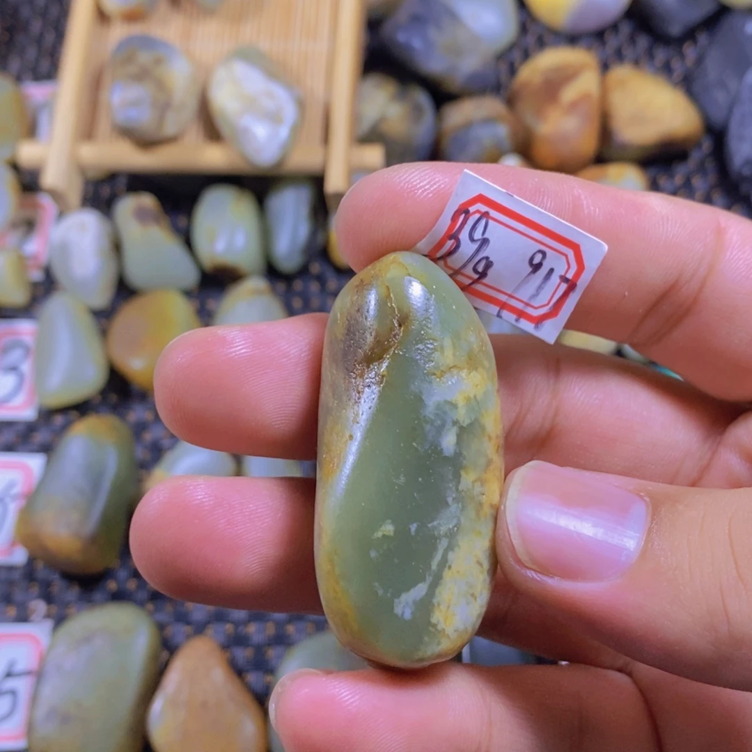 颈饰未镶嵌和田玉（糖玉）