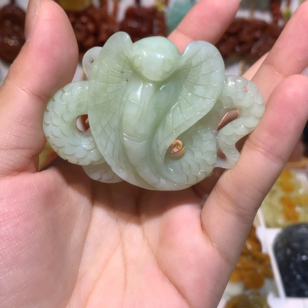 未镶嵌蛇纹石玉颈饰