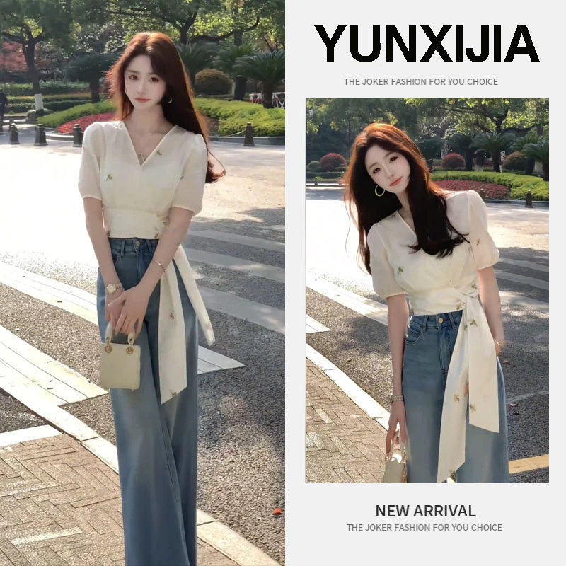 2025法式泡泡短袖衬衫女夏季设计感系带收腰白色上衣牛仔裤两件套