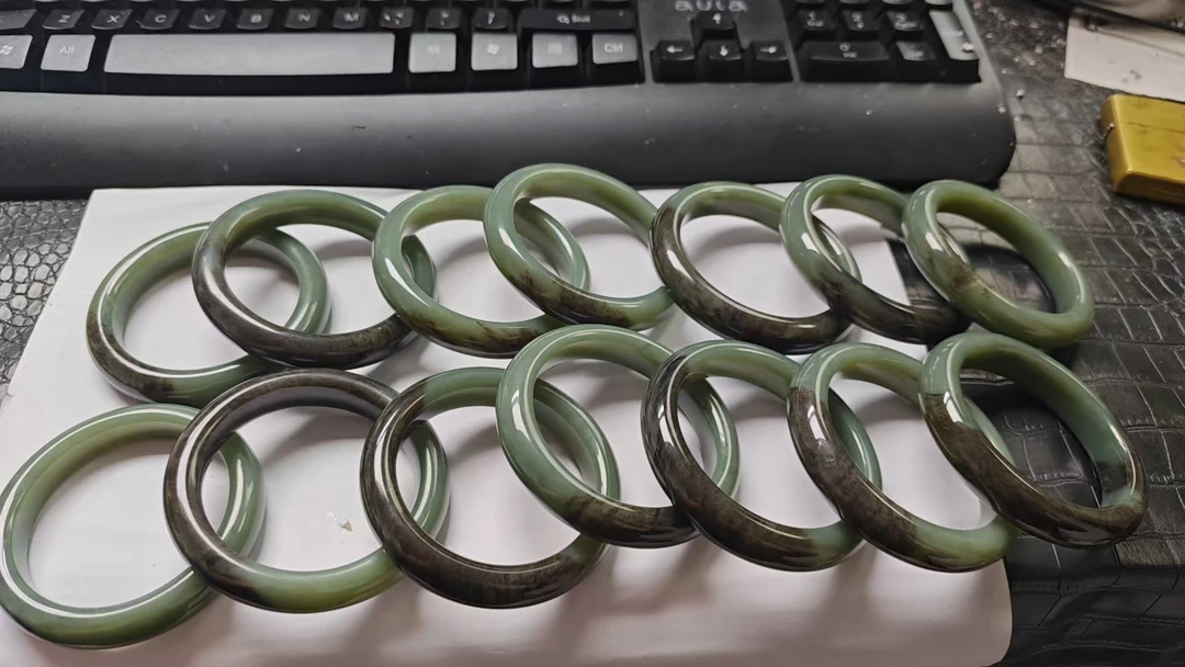 和田玉手镯多样性发其一A-529