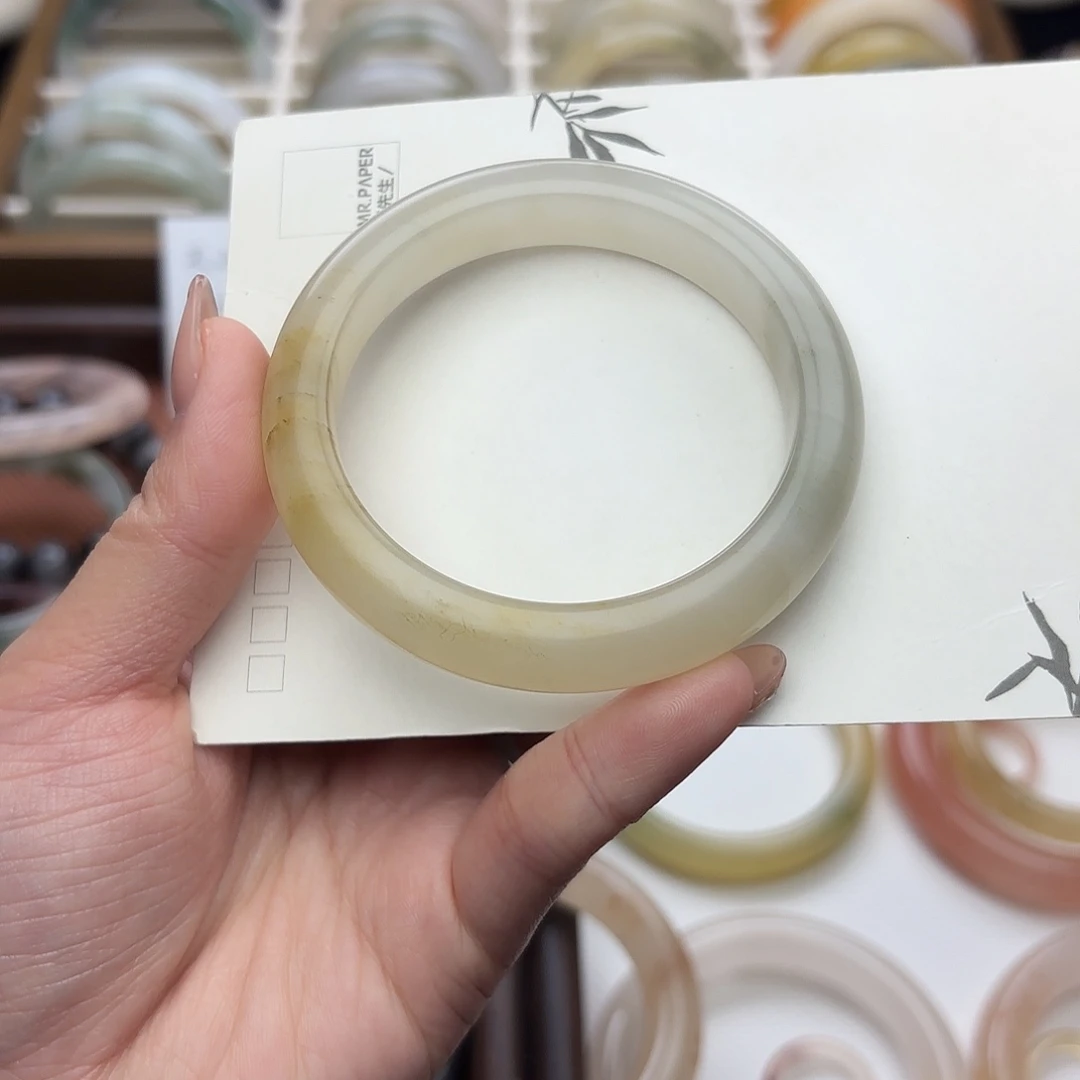 石英质玉（天山翠）未镶嵌手镯56圈口