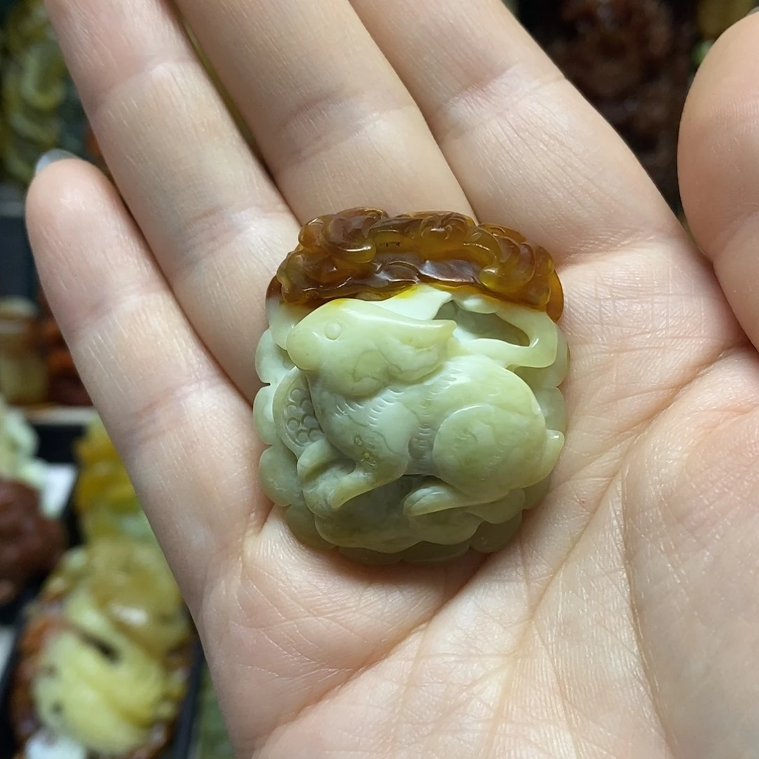 岫玉未镶嵌吊坠(赠链)